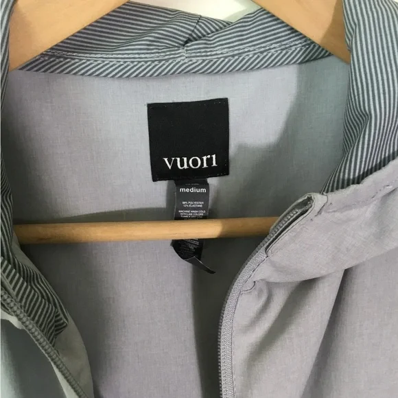 Vuori Men’s gray Outdoor Trainer Full Zip Hooded Shell - Picture 4 of 6